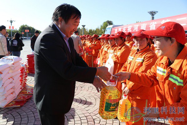 喜迎環(huán)衛(wèi)工人節(jié) 河南省住建廳領(lǐng)導(dǎo)親切看望慰問(wèn)環(huán)衛(wèi)工人